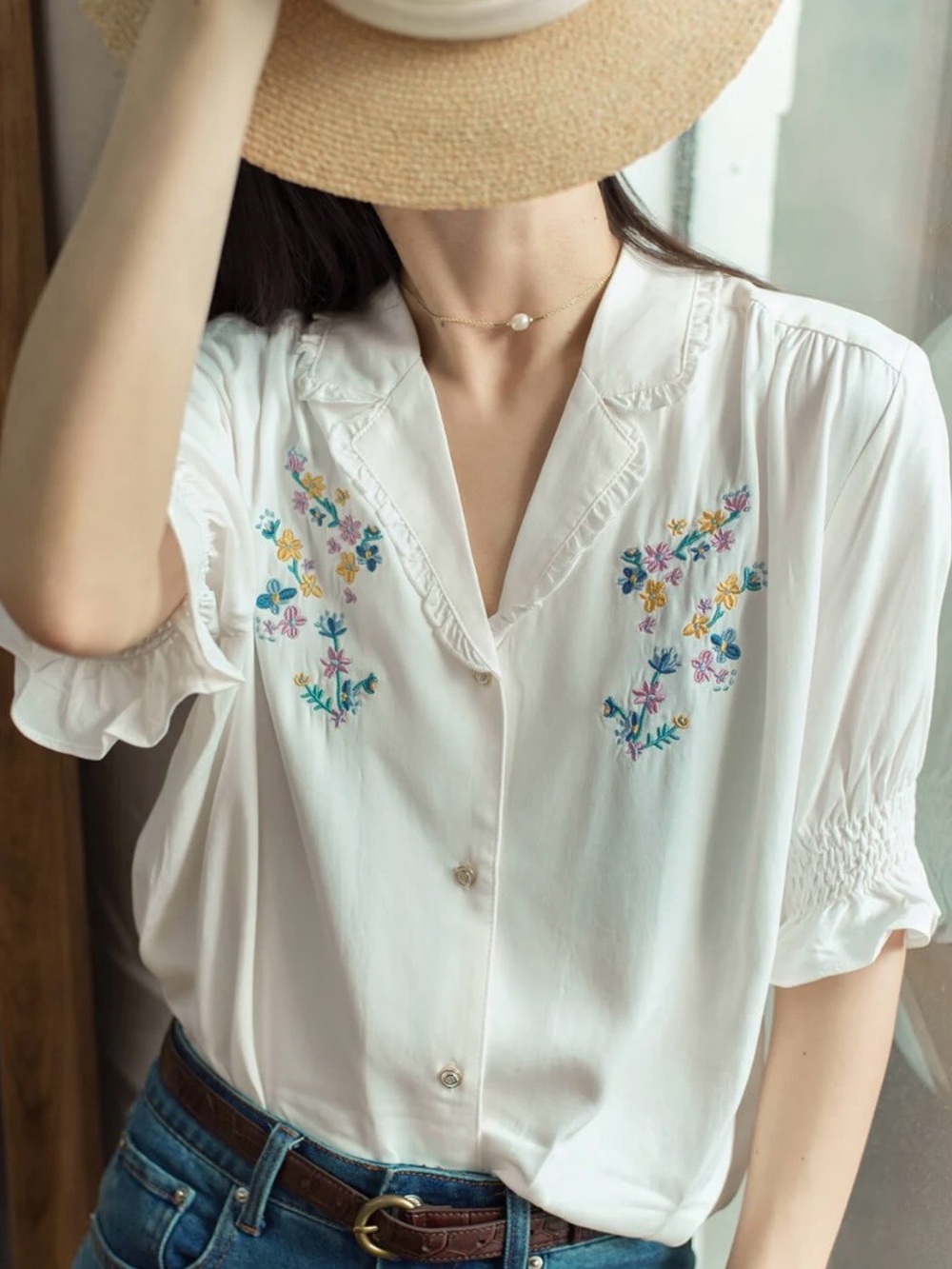 Simple Retro Alicia Floral Embroidery V-Neck Blouse White Medium